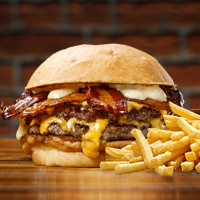 Stacked Bacon Doble + Papas Fritas