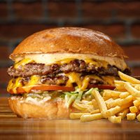 American Burger Doble + Papas Fritas