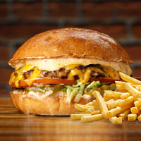 American Burger Simple + Papas Fritas